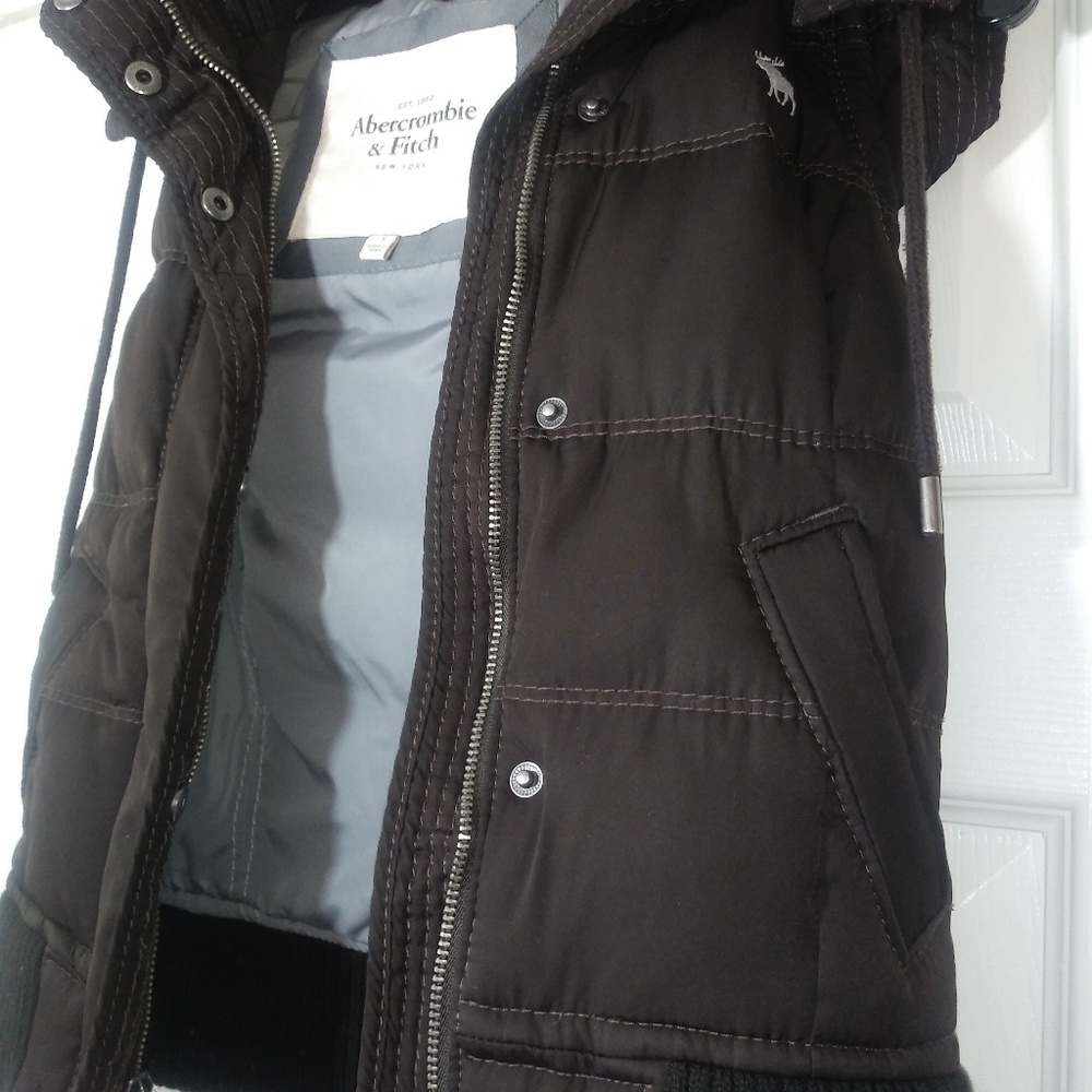 Vest hood with pockets